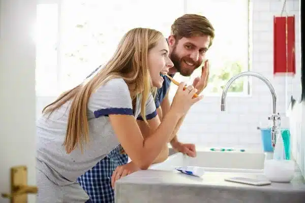 couple-brushing-teeth2.jpg